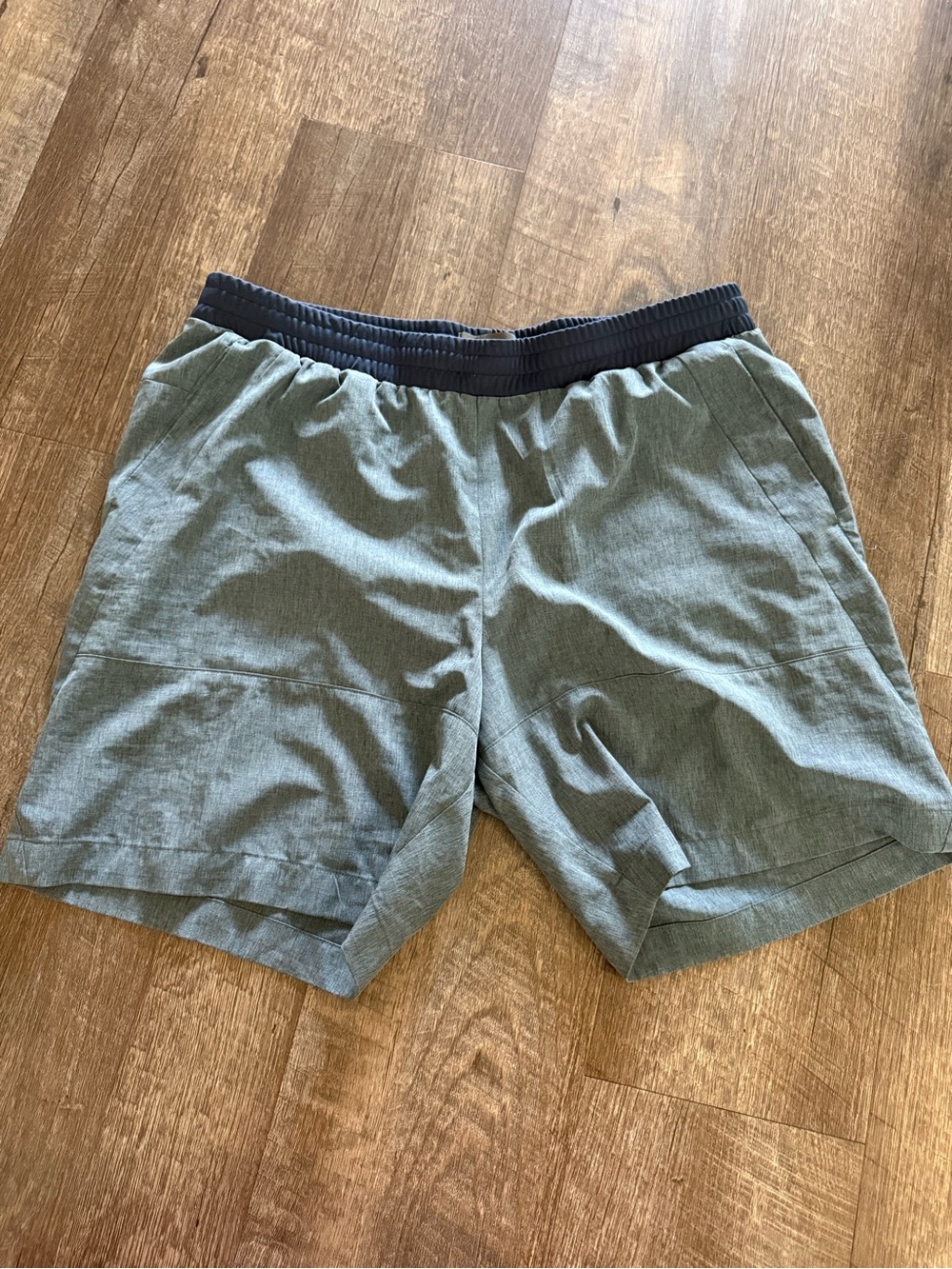 Men's Athletic Gray Elastic-Waist Performance Shorts